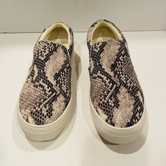 Steven Madden slip on sneaker. - Picture 3 of 4